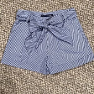 LAUREN JAMES NWT Blue and White Seersucker Bow Shorts Size S